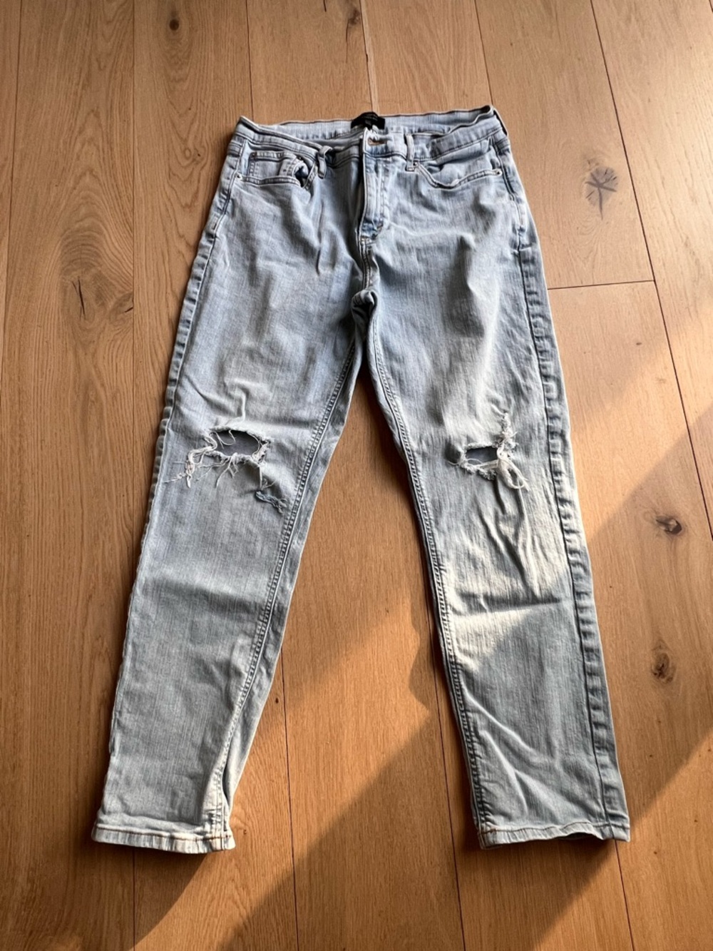 Banana Republic Girlfriend Distressed Jeans. Size 30/10